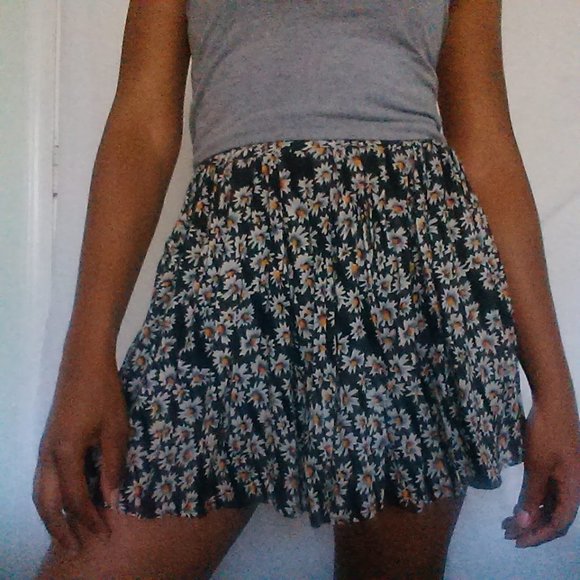 Brandy Melville Dresses & Skirts - Brandy Melville Floral one size skirt